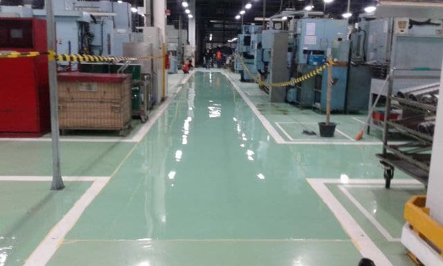 Epoxy Lantai Surabaya untuk Ruang Produksi Berkualitas, Tahan Lama, dan Bergaransi