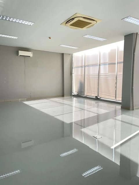 Jasa Epoxy Lantai Bali untuk Vila, Hotel Butik & Restoran (Canggu, Uluwatu, Ubud)