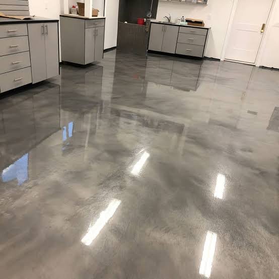 Kenapa Vila Mewah di Uluwatu Mulai Memilih Epoxy Metallic?